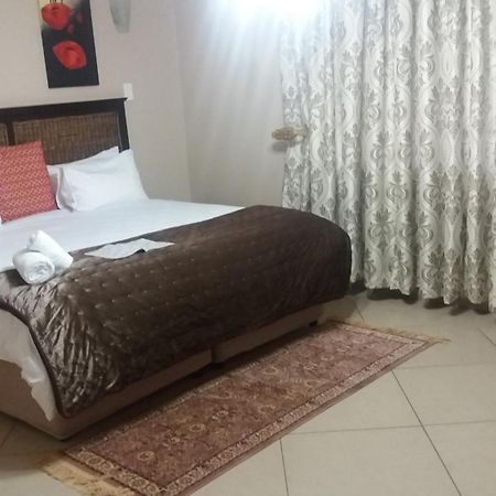Nongoma Lodge & Inn Cc Oda fotoğraf